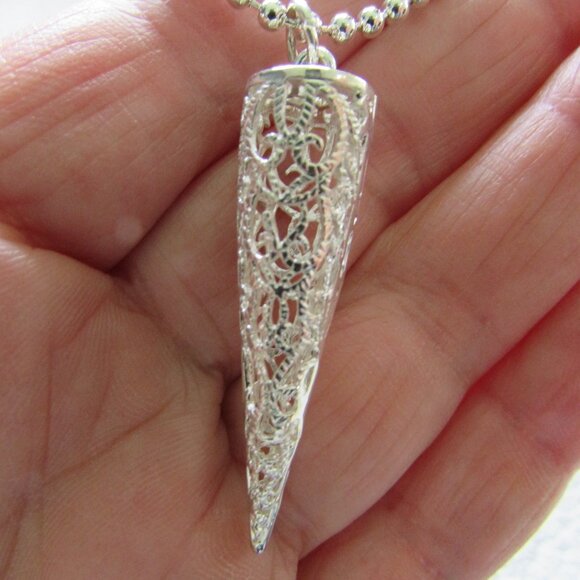Silver Scroll Work Cone V-shaped Pendant Necklace - NEW - Picture 1 of 3